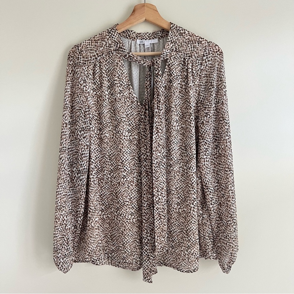 DR2 Size L Animal Print Tie neck blouse V-neck button front brown and tan 12/14